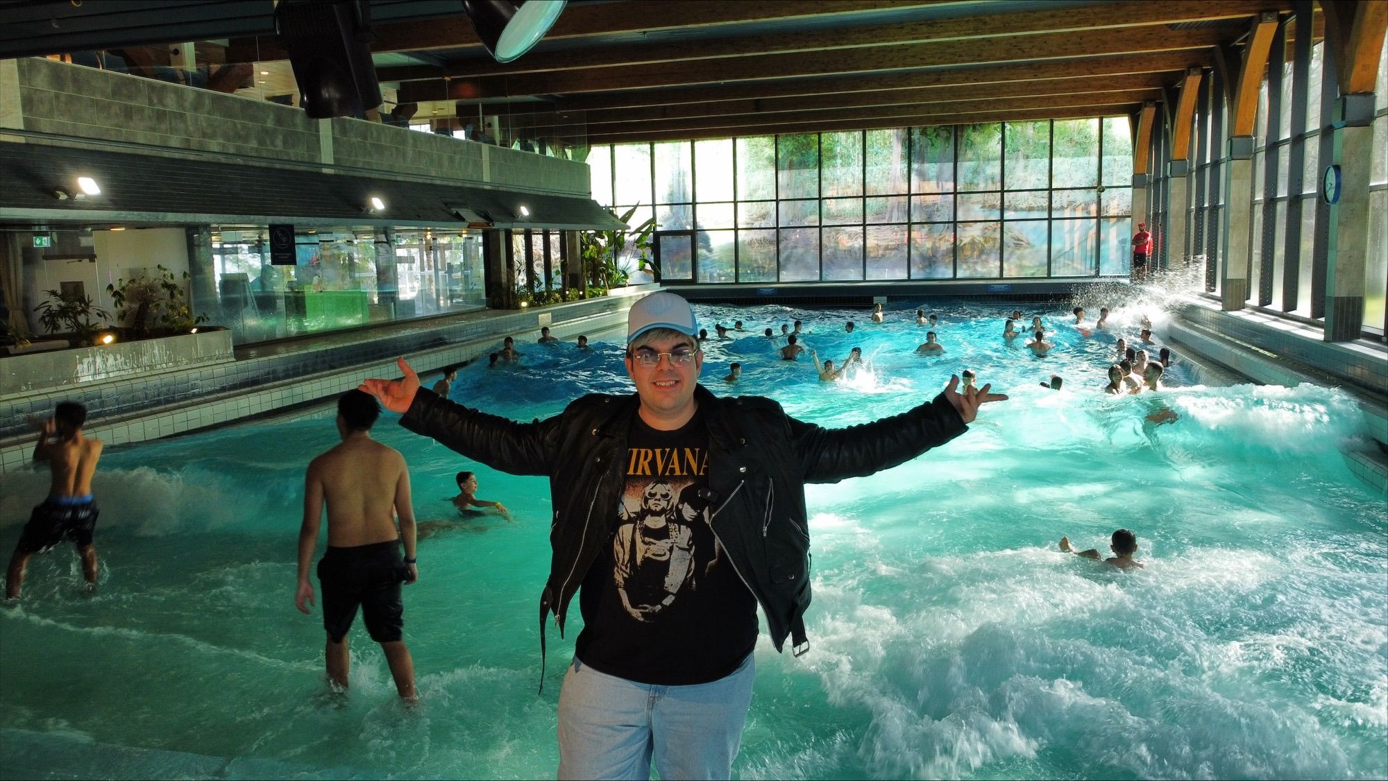 Steve Merson vor dem Wellenbad im Alpamare in Pfäffikon